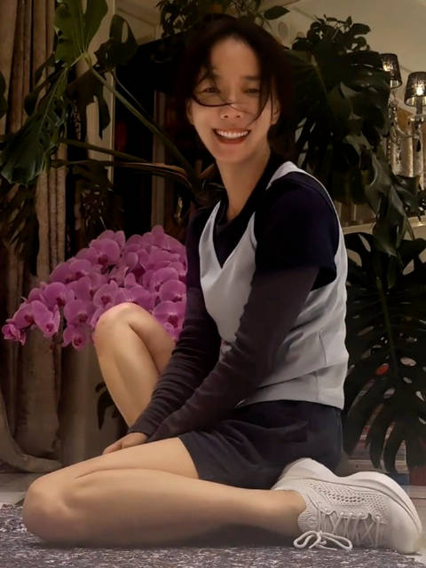 王珞丹初五健身另样迎财神