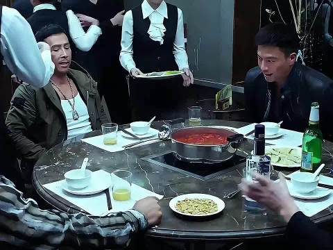 黑帮电影钟爱火锅揭秘，道具安全与拍摄便利双赢