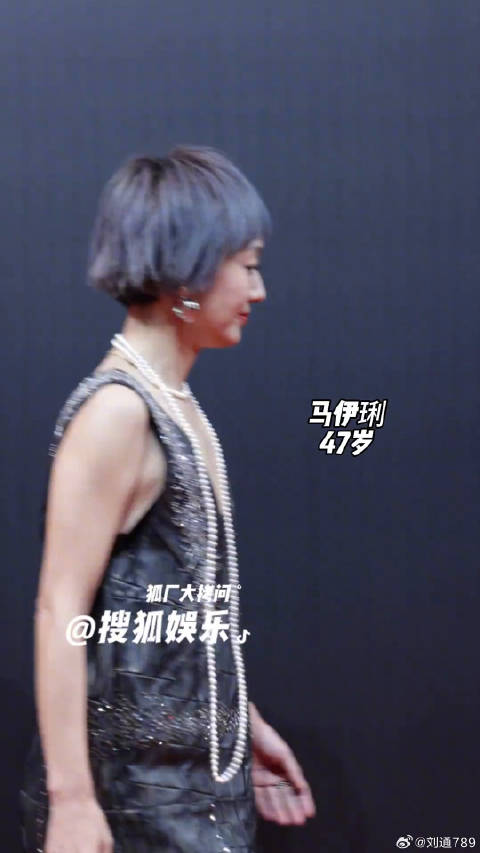 马伊琍W年度盛典红毯