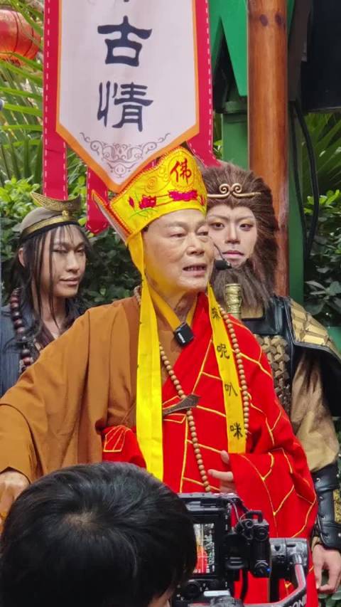 周星驰给文西提前买定了养老保险