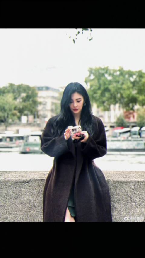 女人物质点怎么了当初你妈要是物质点你现在就是富二代了.