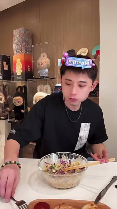 笑吐了，科科灵魂拷问：过年这几天长胖的举个手我看看