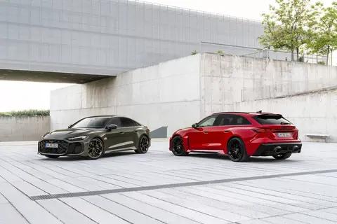 奥迪正式发布了新款“高性能”RS 5掀背车和旅行车