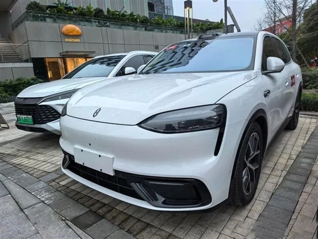 问界M6实车曝光!外形媲美保时捷卡宴,或定价25-30万