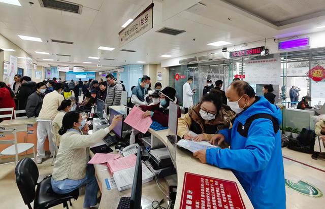 这是2月17日拍摄的四川大学华西医院急诊科。新华社记者 谢佼 摄