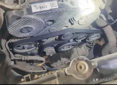汽车跑10万公里还想再开5年？这5个“保命件”必须换，别不当回事