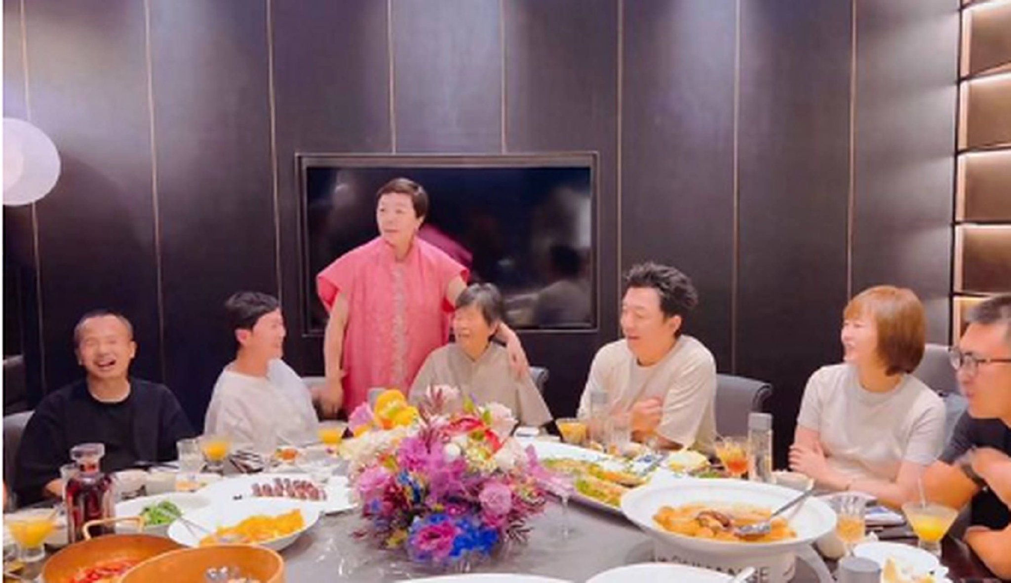 从跑龙套到影帝，黄渤妻子守了20年：好婚姻都藏着“幕后功臣”