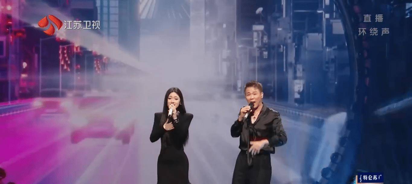 江苏跨年晚会，单依纯和陶喆唱《天天》，好听到想反复听