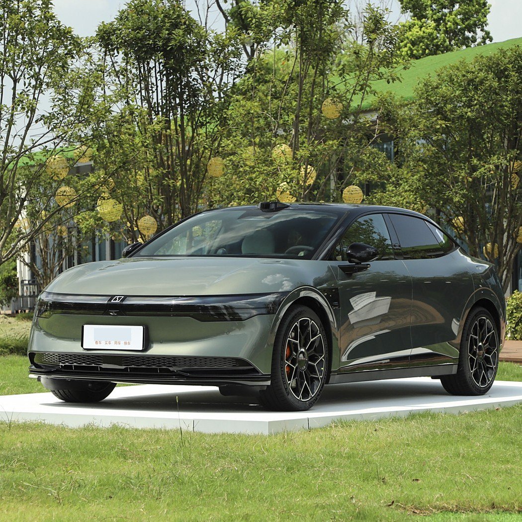 30万内三厢轿车对决：电动新势力 vs 燃油老将，哪款更值得入手？