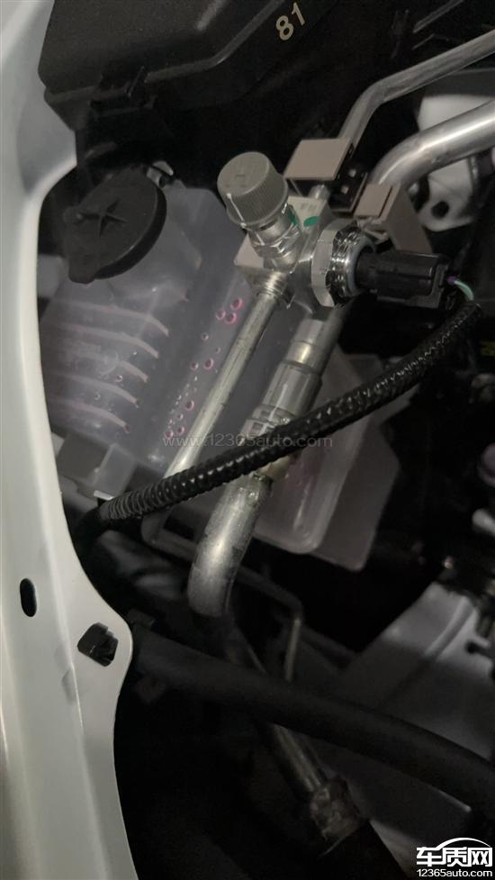 广汽丰田威兰达新车变速箱散热器漏油