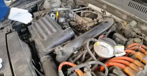 大众帕萨特1.4T混动发动机缺缸抖动，原来是它尿床了！