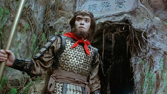 他不是在拍喜剧，他是在教我们如何有尊严地“做个人”，致敬永远的喜剧之王