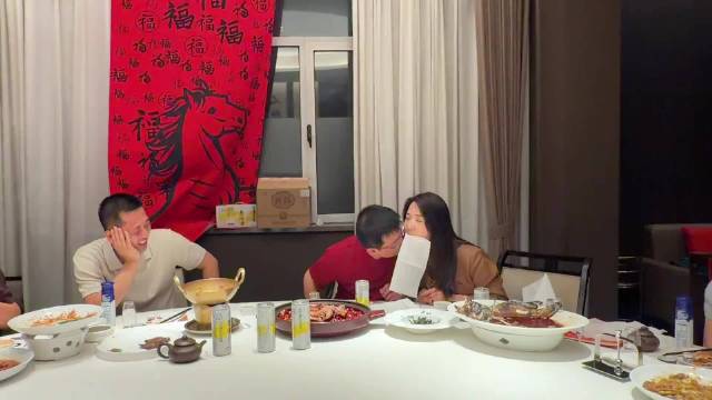 这几个老大爷们也是玩疯了