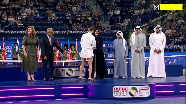 迪拜赛佩古拉捧杯,阿拉丁神灯造型奖杯引关注