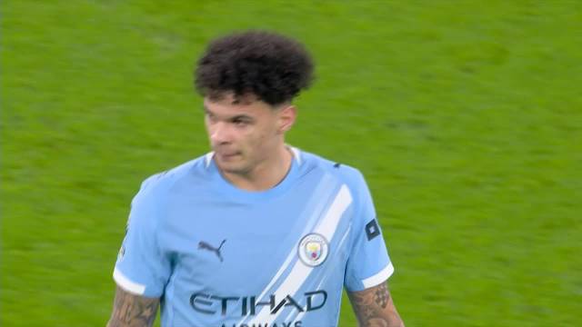 瓜迪奥拉调整奥赖利位置，攻防两端贡献显著