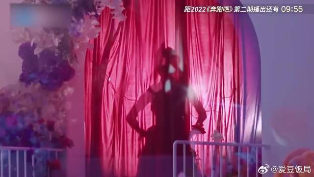 毛晓彤亮相奔跑吧，简直美若天仙，笑起来更是甜美动人