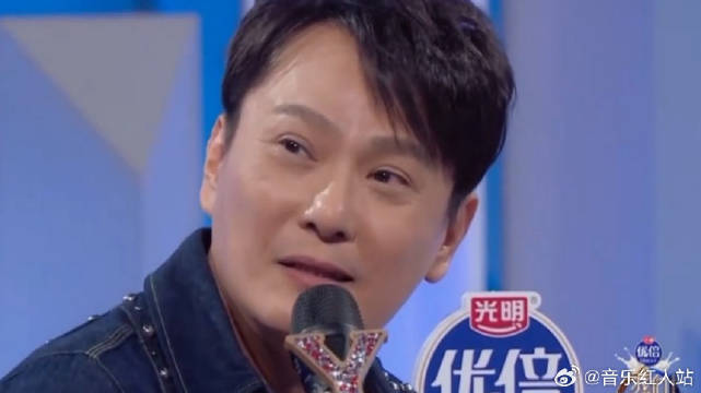 张信哲即兴唱《我爱的人》，自己给自己挖坑跳，好尴尬！