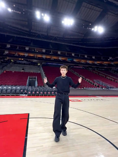 火箭主场三分球与《That Guy》绝配，任嘉伦日更宠粉