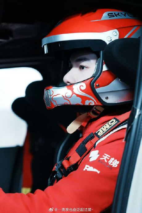 胡先煦本人对于在《飞驰人生3》中饰演刘世豪这个角色有何感想？