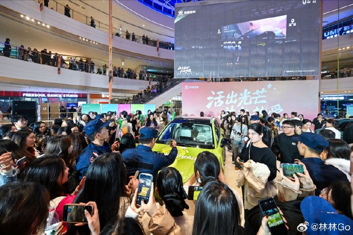 侯明昊与K22、欧拉等品牌的直播合作有哪些特色内容和福利？