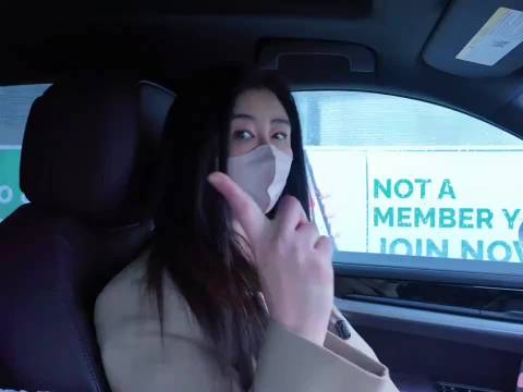 王祖贤在加拿大过新年，买年货、包饺子，果然岁月不败美人！