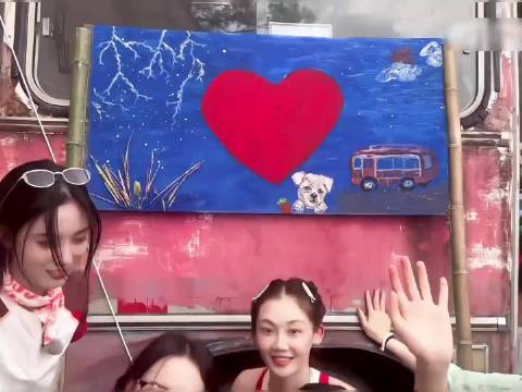 程潇徐艺洋胡连馨亮相嗨放派展现女性群像