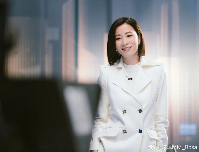 佘诗曼51岁状态这么好，她平常是如何保养和维持身材的？