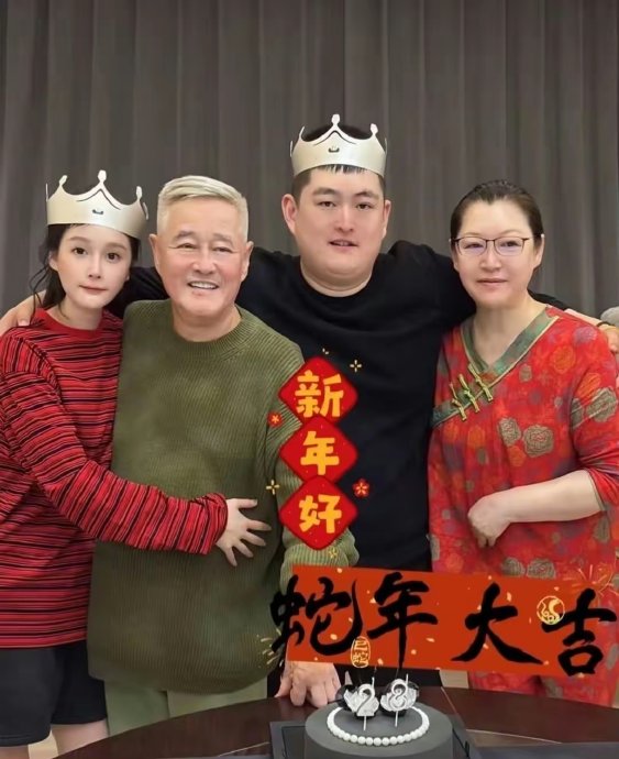 球球在直播中是如何描述她与姐姐赵玉芳之间的真实相处情况的？