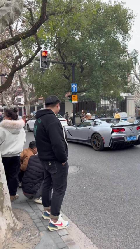 五菱推出跑车引关注，回头率超高