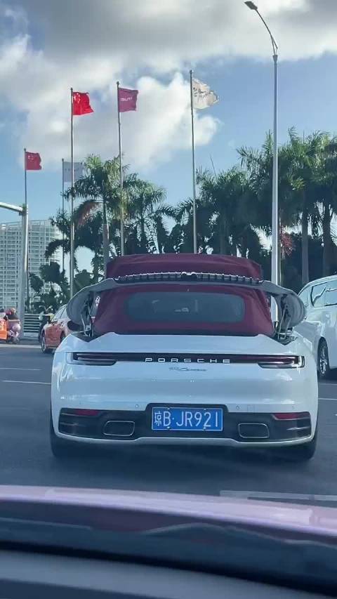行驶中的保时捷992开关篷太丝滑了！