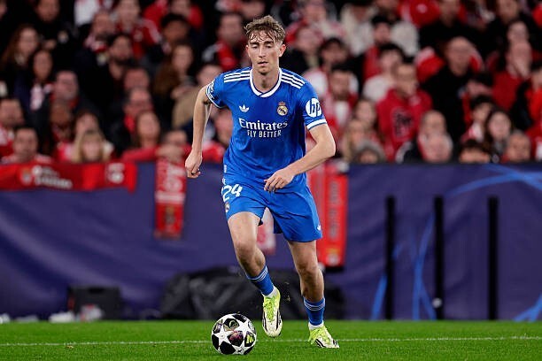 顶风作案？皇马官方发公告抵制种族歧视后仅2天，赫伊森转发辱华内容