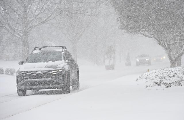 当地时间2026年1月31日，美国夏洛特，冬季风暴袭击，暴雪给当地交通带来严重影响。视觉中国 图