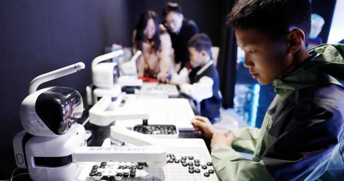 （新春走基层）上海：沉浸式机器人文化嘉年华吸引游客