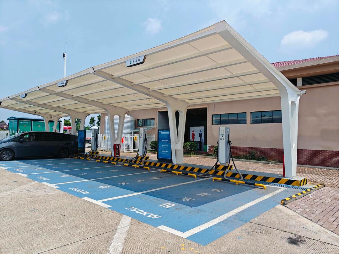 高速新增一万充电桩能否改善充电难?2026年充电布局展望