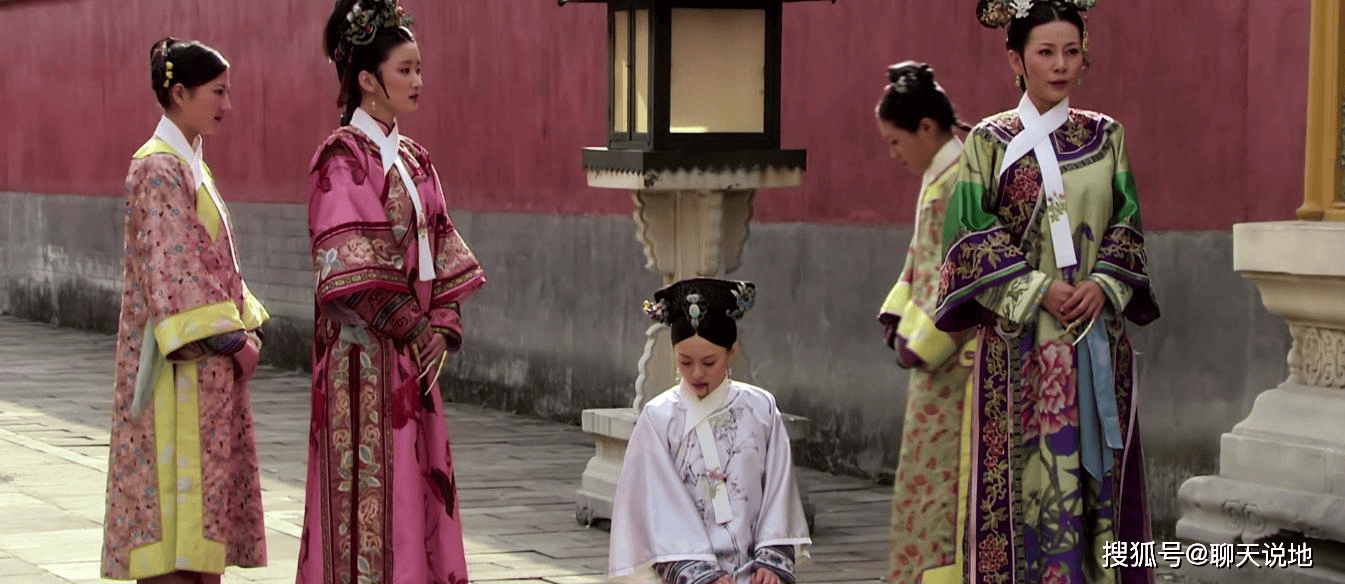《甄嬛传》长街受辱名场面:沈眉庄不救甄嬛，才是真姐妹!安陵容求情纯属演戏!