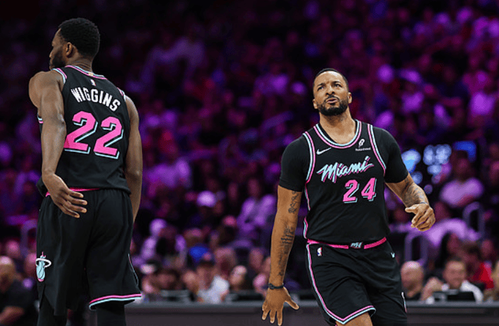 鲍威尔全场16中10，三分8中3得到25分2篮板6助攻2抢断1盖帽