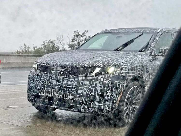 2027款宝马X5 G65 路测图曝光:“小翼”式门把手,保留燃油动力