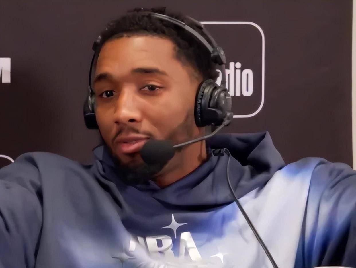 米切尔已接纳詹皇!2.6亿阵容只能给底薪,格里芬认为老詹会返骑士