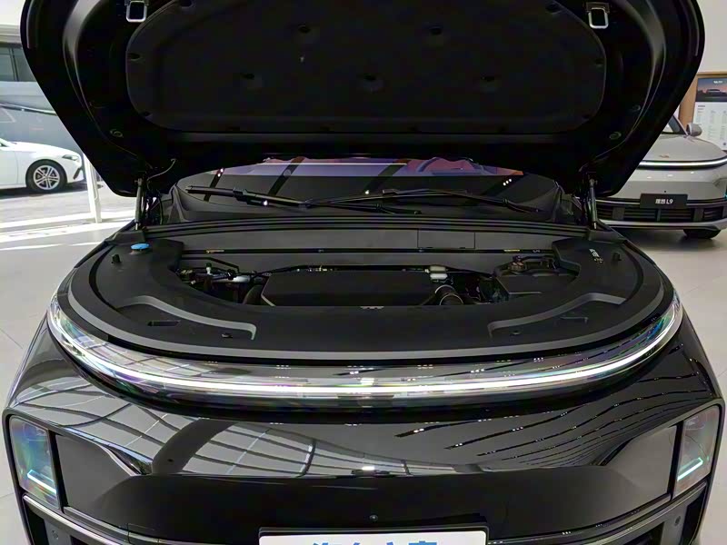 2025款理想L7的对手是谁,它有何优势?