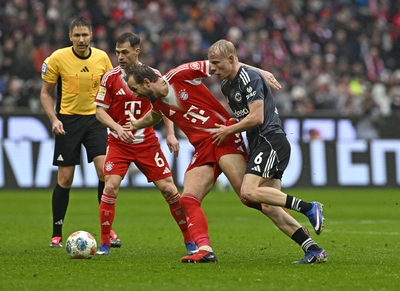 拜仁3-2法兰克福全场数据：控球率51%-49%，射门数24-9