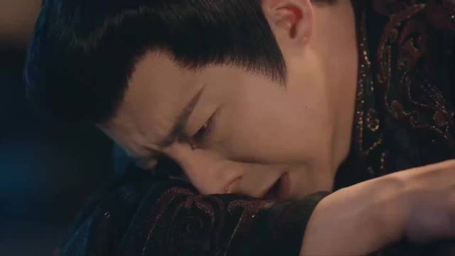 折腰：魏劭抱遗物痛哭，被小乔一句点醒，立马找亲妈算账