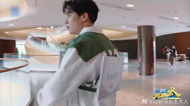 李铢衔太厉害了！短短时间连续淘汰两人，周深惊出表情包