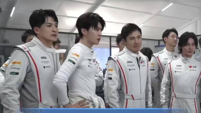 《飞驰人生》沈腾尹正黄景瑜范丞丞胡先煦演绎专业赛车手