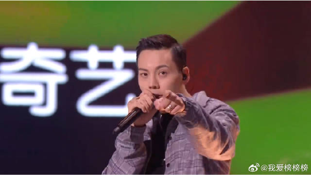 陈伟霆《LOVEU2》，用粤语唱歌魅力四射丨为爱尖叫