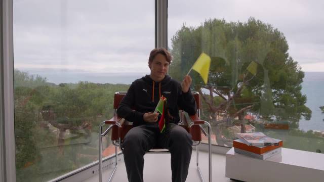 占快车道、开大灯、停车不当等驾驶行为引争议