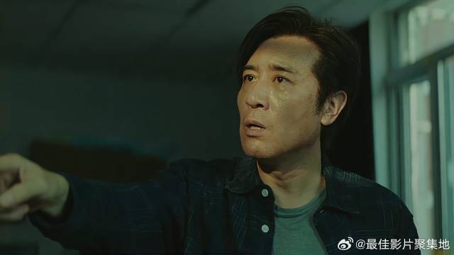 儿子被老师说是老鼠屎 父亲当场不服气，下秒怒怼老师