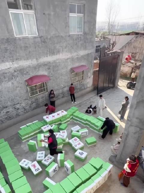 巨型麻将走红，玩家称锻炼娱乐两不误