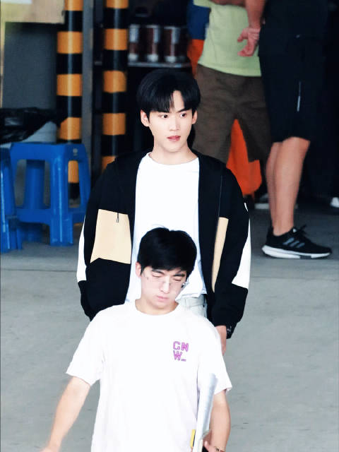 李雾男模身材，穿啥都好看