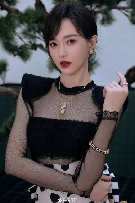 唐嫣在《繁花》中的汪小姐造型与现在的老钱风有什么关联？