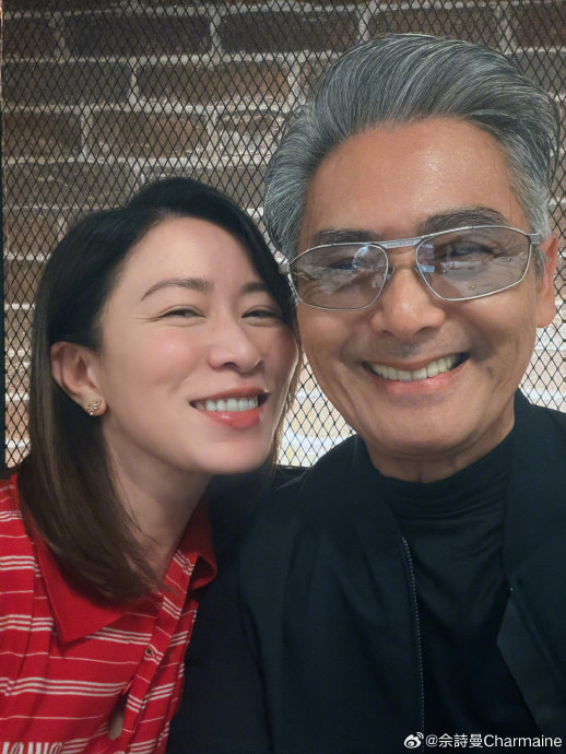 佘诗曼以前见到周润发时有哪些具体的粉丝追星故事？